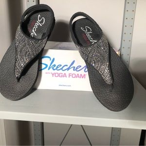 Skechers New moon yoga foam sandals size 7